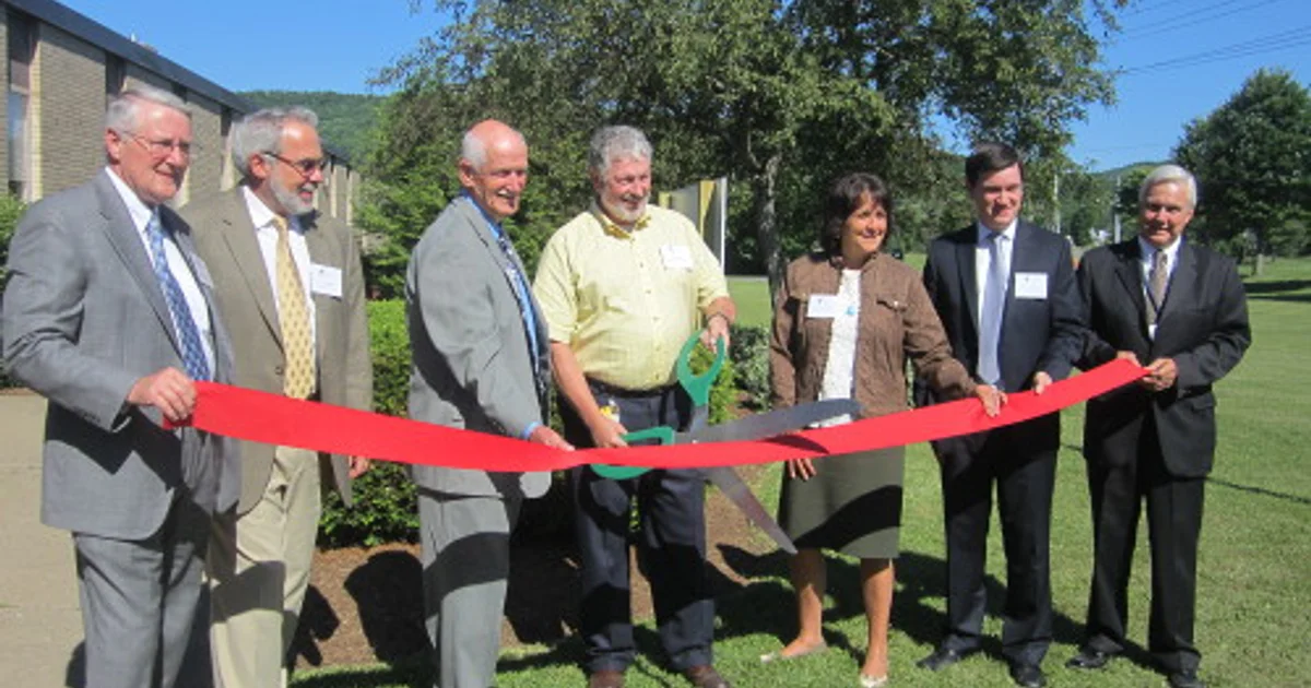 Golden Artist Colors Celebrates Opening of Norwich Facility